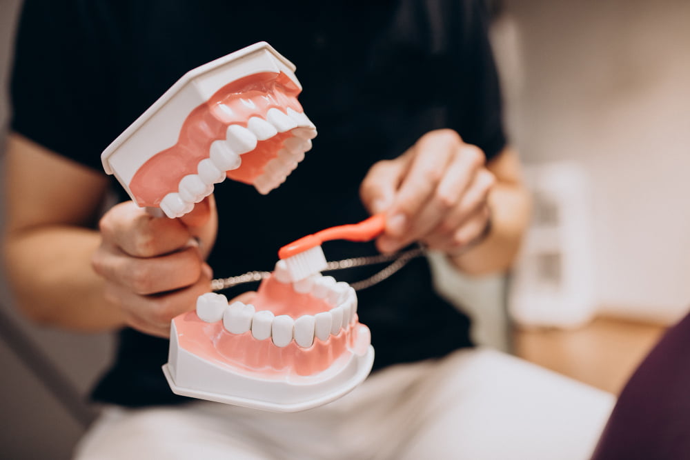 O que é a prótese protocolo e quais são os seus benefícios? 2 protese